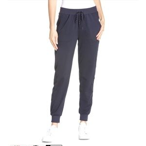 Zella Live-In pocket joggers, size Small